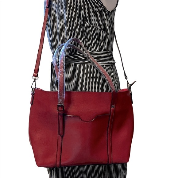 Deep red leather tote bag with Crossbody shoulder strap that can be detached - Picture 1 of 11